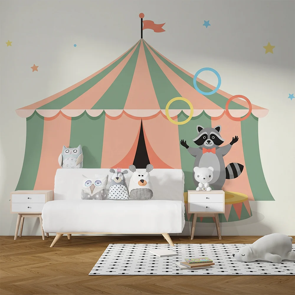 Kinderzimmer Tapete | Fröhlicher Zirkus mit einem Waschbären