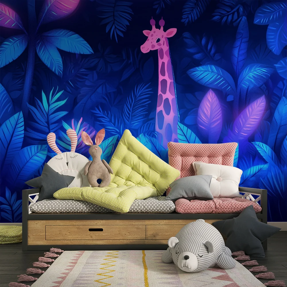 Kinderzimmer Tapete | Rosa Giraffe im hellen Dschungel