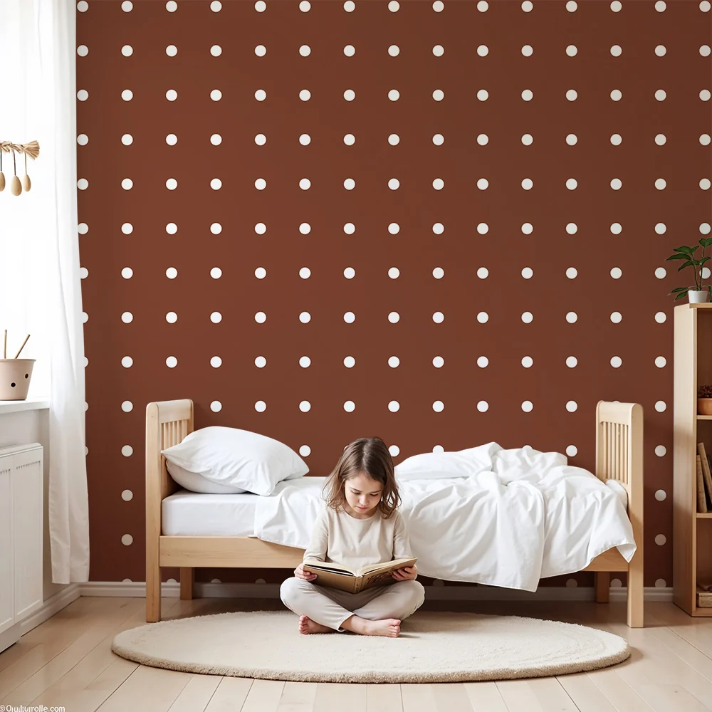 Papel de parede quarto bebê | Bijele točkice na tamno terakota pozadini