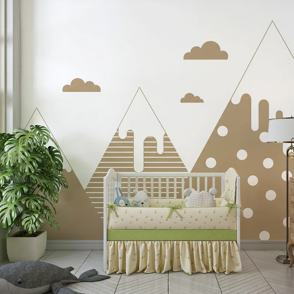 Papel de parede quarto bebê | Nježne planine s igračkim uzorcima i oblaci