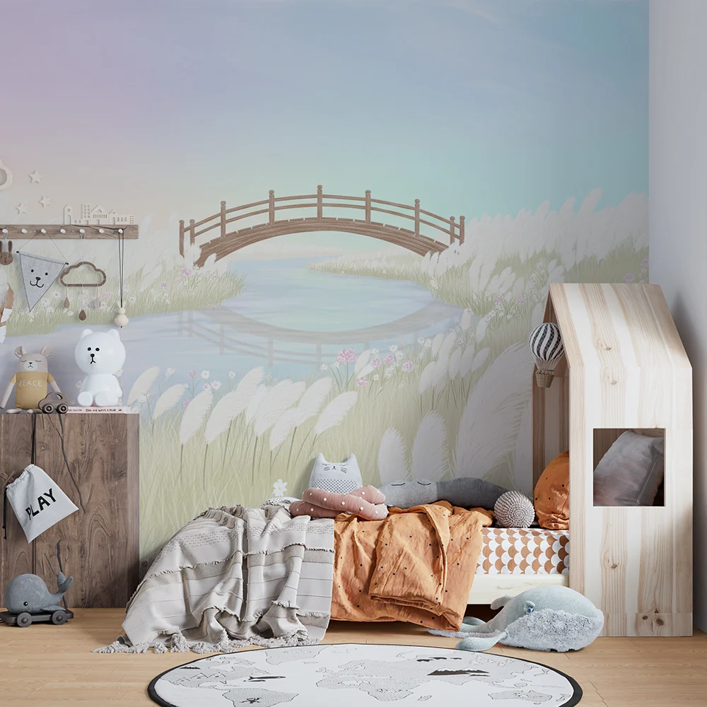 Papel de parede quarto bebê | Nježnost mirnog krajolika s drvenim mostom