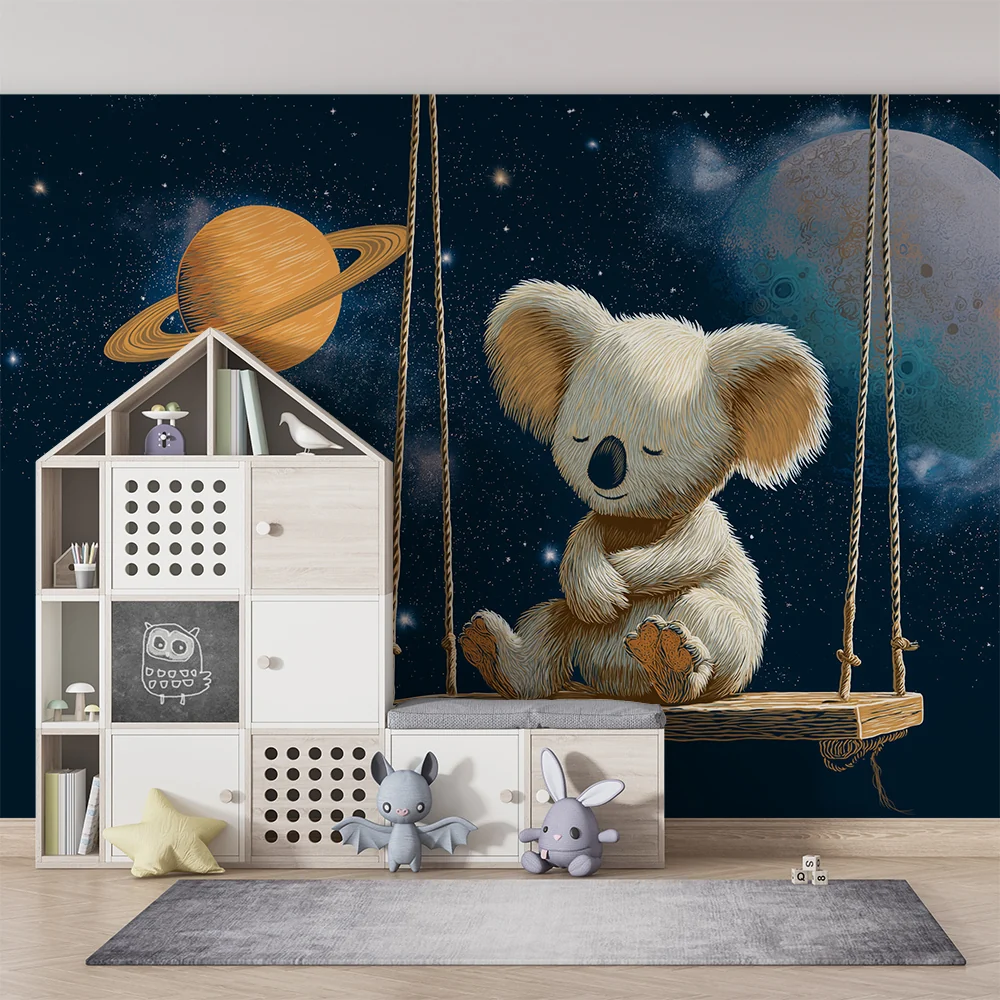 Papel de parede quarto bebê | Sanjivi koala u svemiru s šarenim planetama