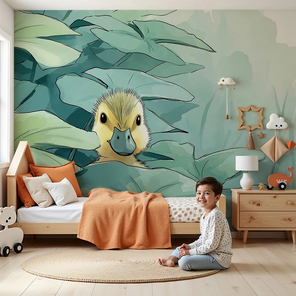 Papel de parede quarto bebê | Simpática patica escondida entre as folhas verdes