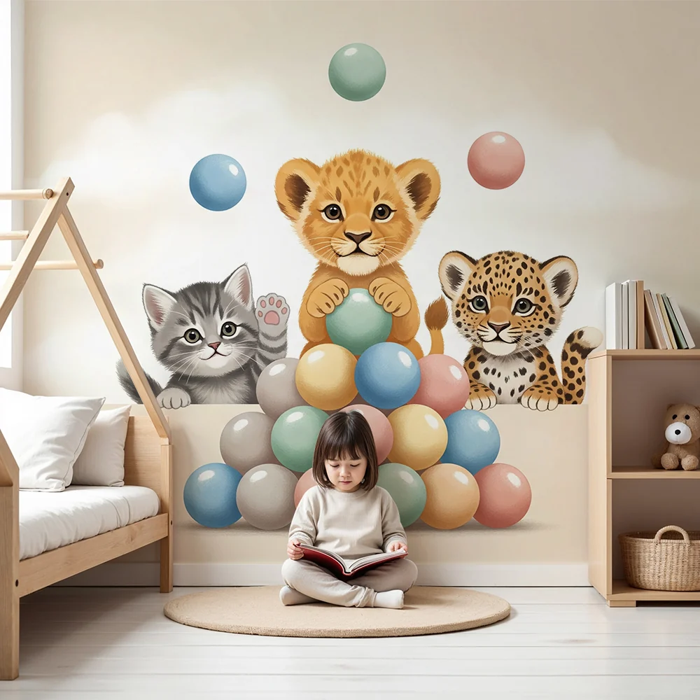 Papel de parede quarto bebê | Simpáticos animais brincar com bolas coloridas