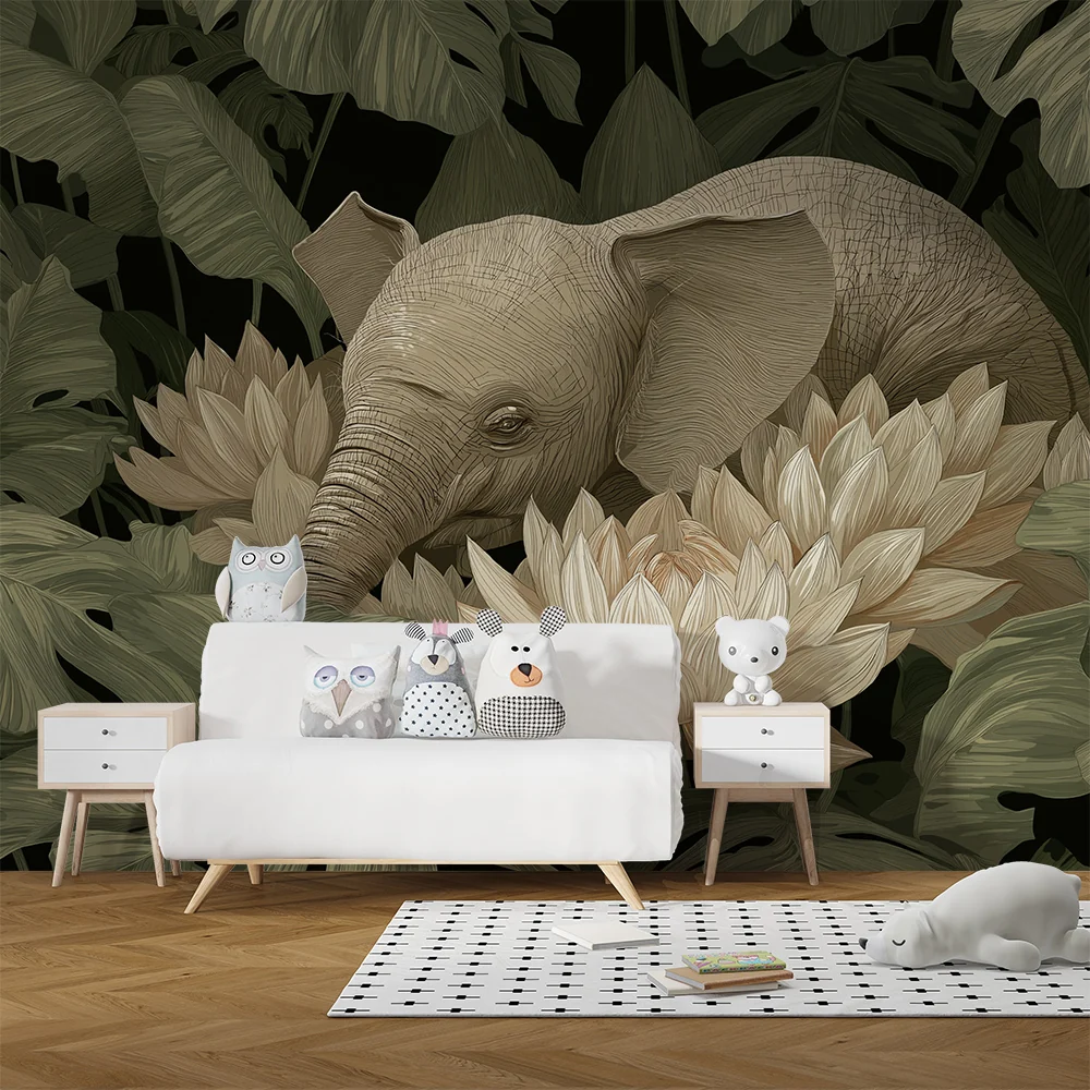 Papier de parede quarto bebê | Elegante elefante entre flores de lótus e folhagem exuberante