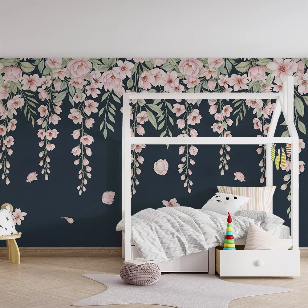 Papier de parede quarto bebê | Rosas suspensas em fundo escuro
