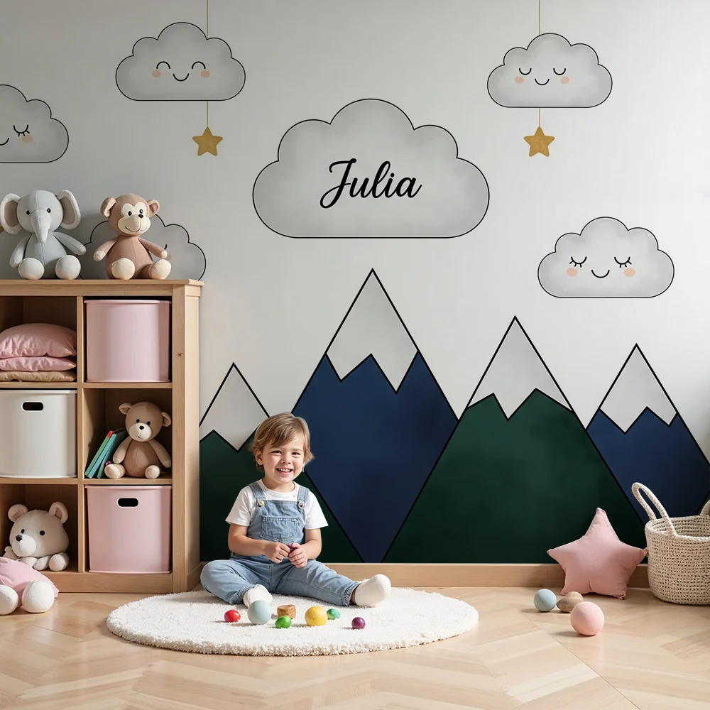 Tapete za bebe sobu | Nježne planine i osmijehnuli oblaci Julia