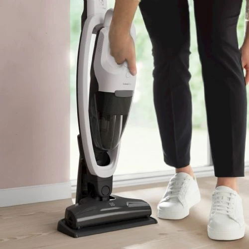 Pokončni baterijski sesalnik Electrolux ES31CB18SH 2v1, 18 V
