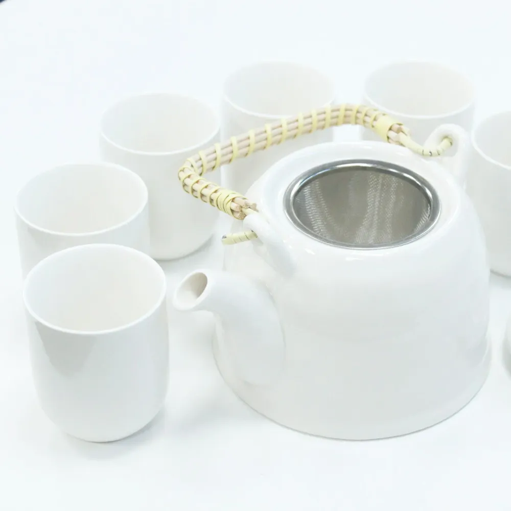 Set bijelog čajnika