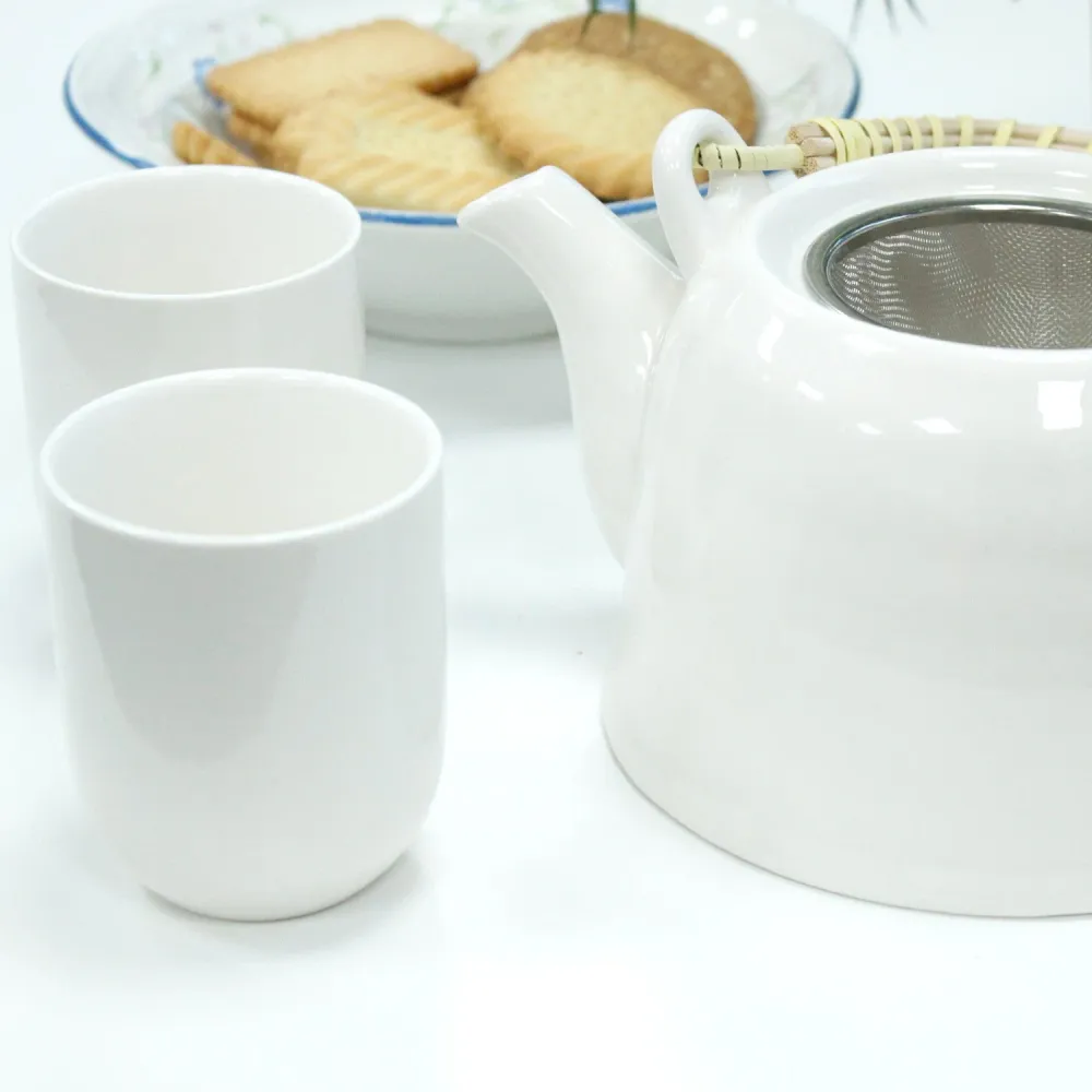 Set bijelog čajnika
