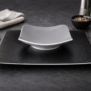 Tanjur Coupe 29×29 cm – reljefni kvadratni tanjur za restorane 🍽️