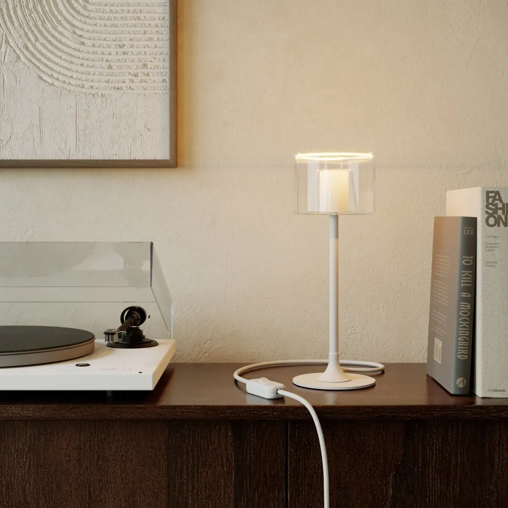 Stolna lampa MAG-Y s okruglom metalnom bazom i prozirnom žaruljom Ghost - Mat bijela