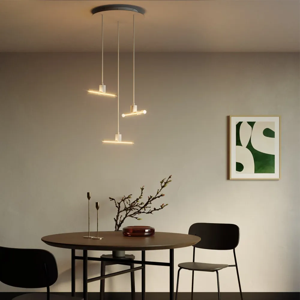 Viseć lampa s 3 asimetrična pada esse14 s Rose-One, kompletna s tekstilnim kabelom i metalnim završnim obradama - Bijela